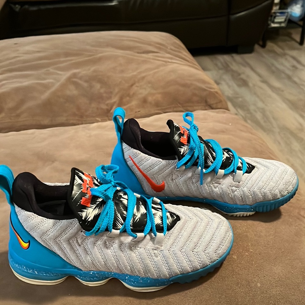Nike boys sneakers